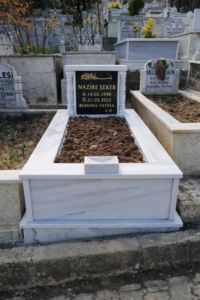Beyaz Mermer Aile Mezarı
