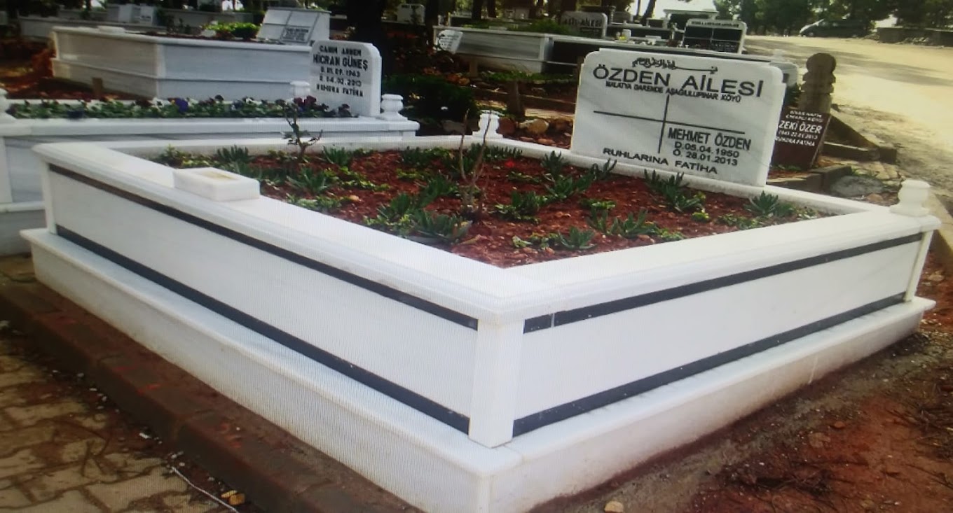 Beyaz Mermer Aile Mezarı